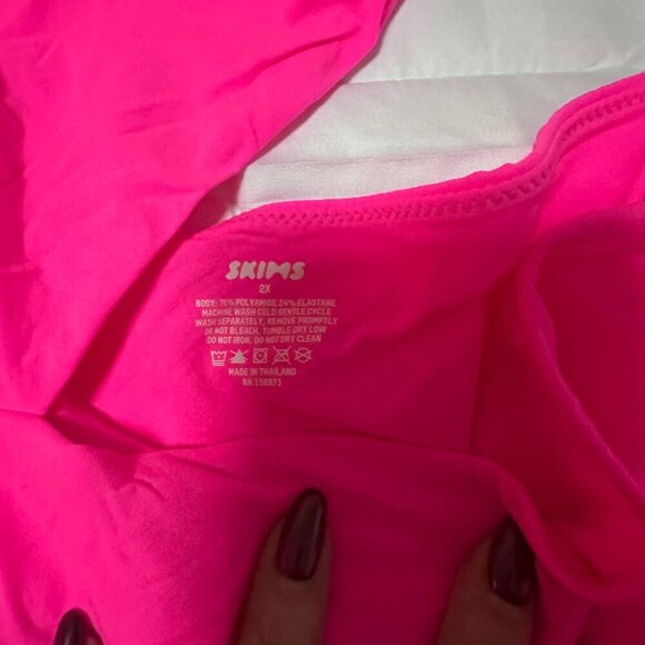 SKIMS PLUS SIZE- Fits everybody cut out super cropped top - Picture 5 of 5